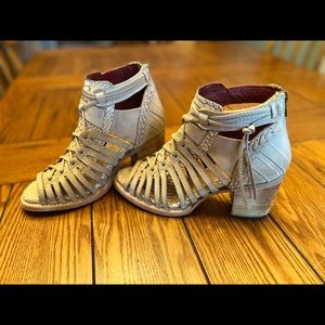 Freebird by Steven, Wazee Sandals, beige multi, EUC